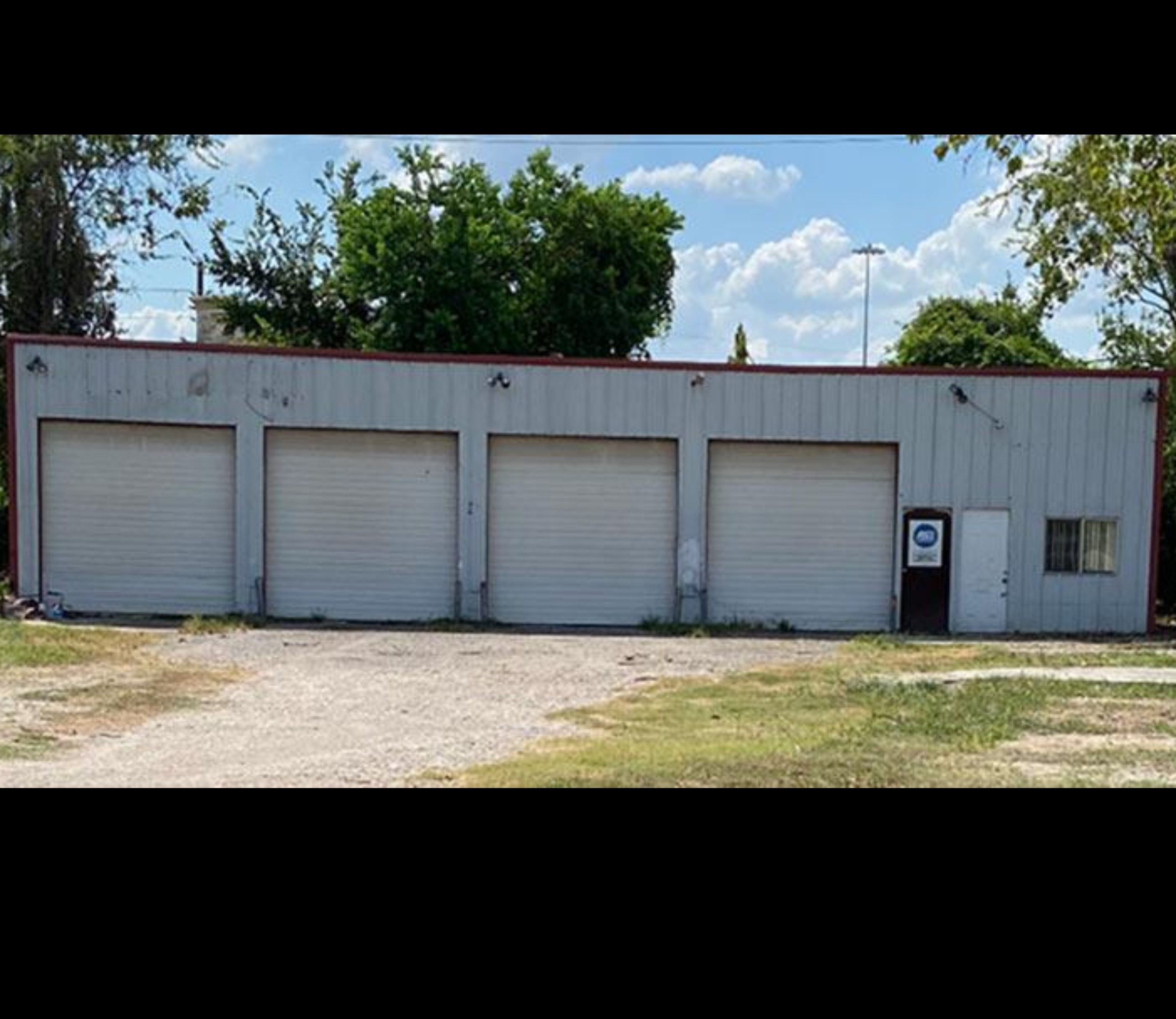 4 Bay shop/ workshop en renta