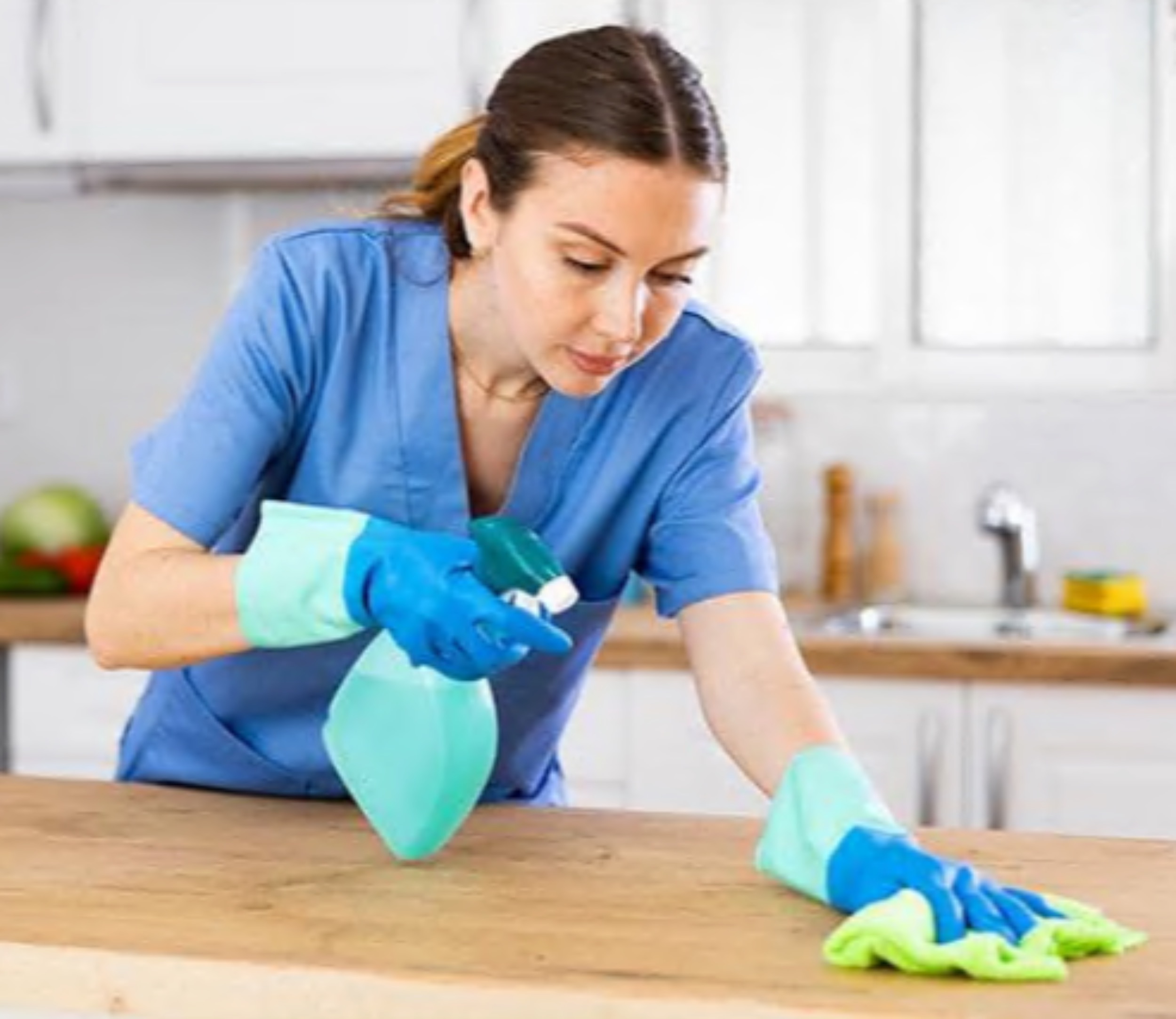 Bella's Neat Maid Services Contratando