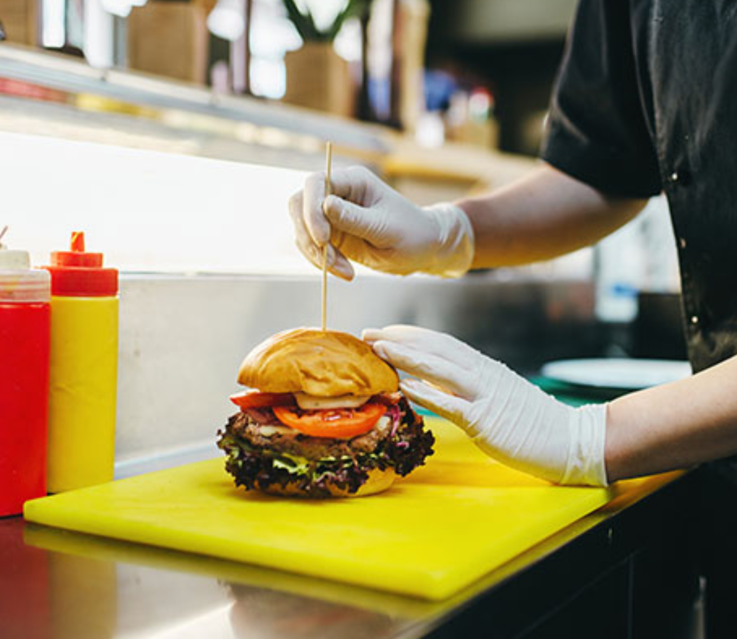 Best Burger solicita ayudantes de cocina