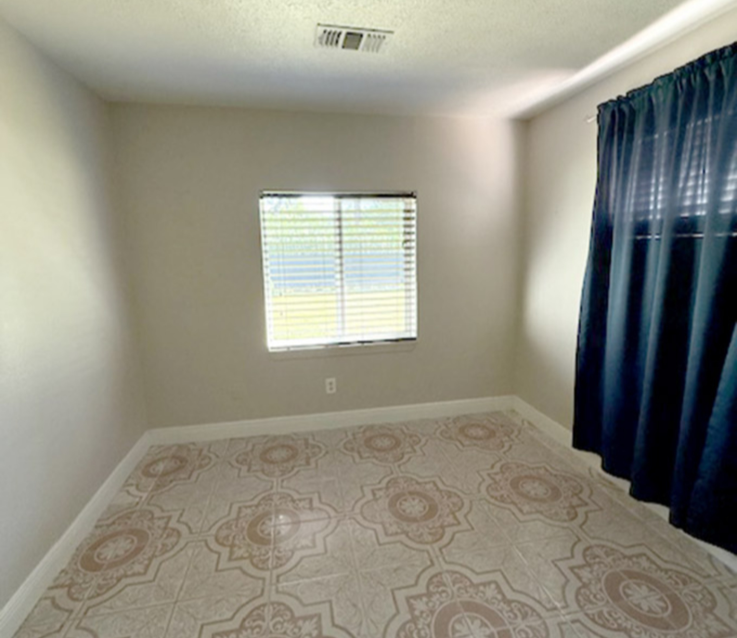 Rento habitación en casa de familia