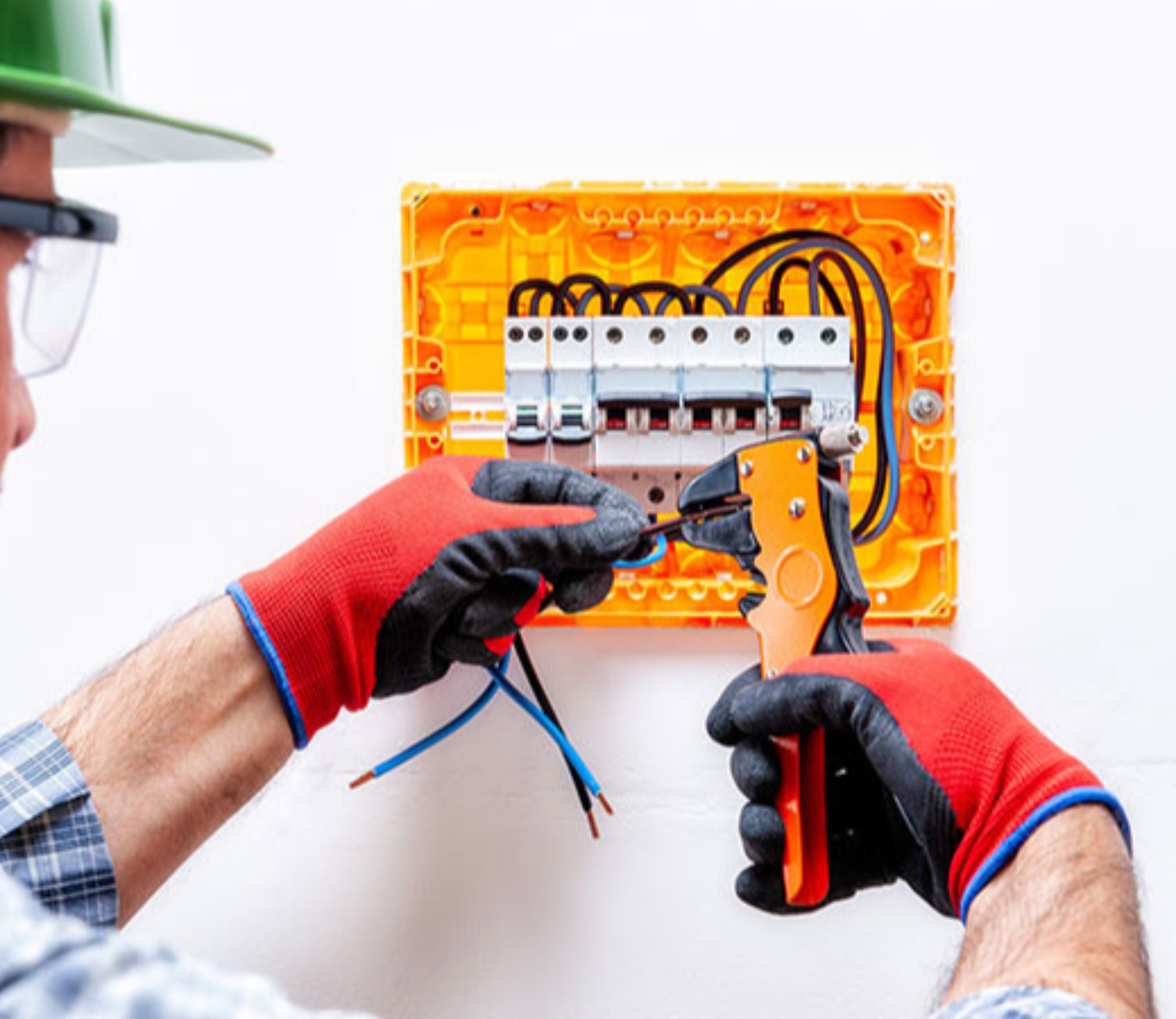 SE HACEN TRABAJOS DE ELECTRICISTA CON LICENCIA