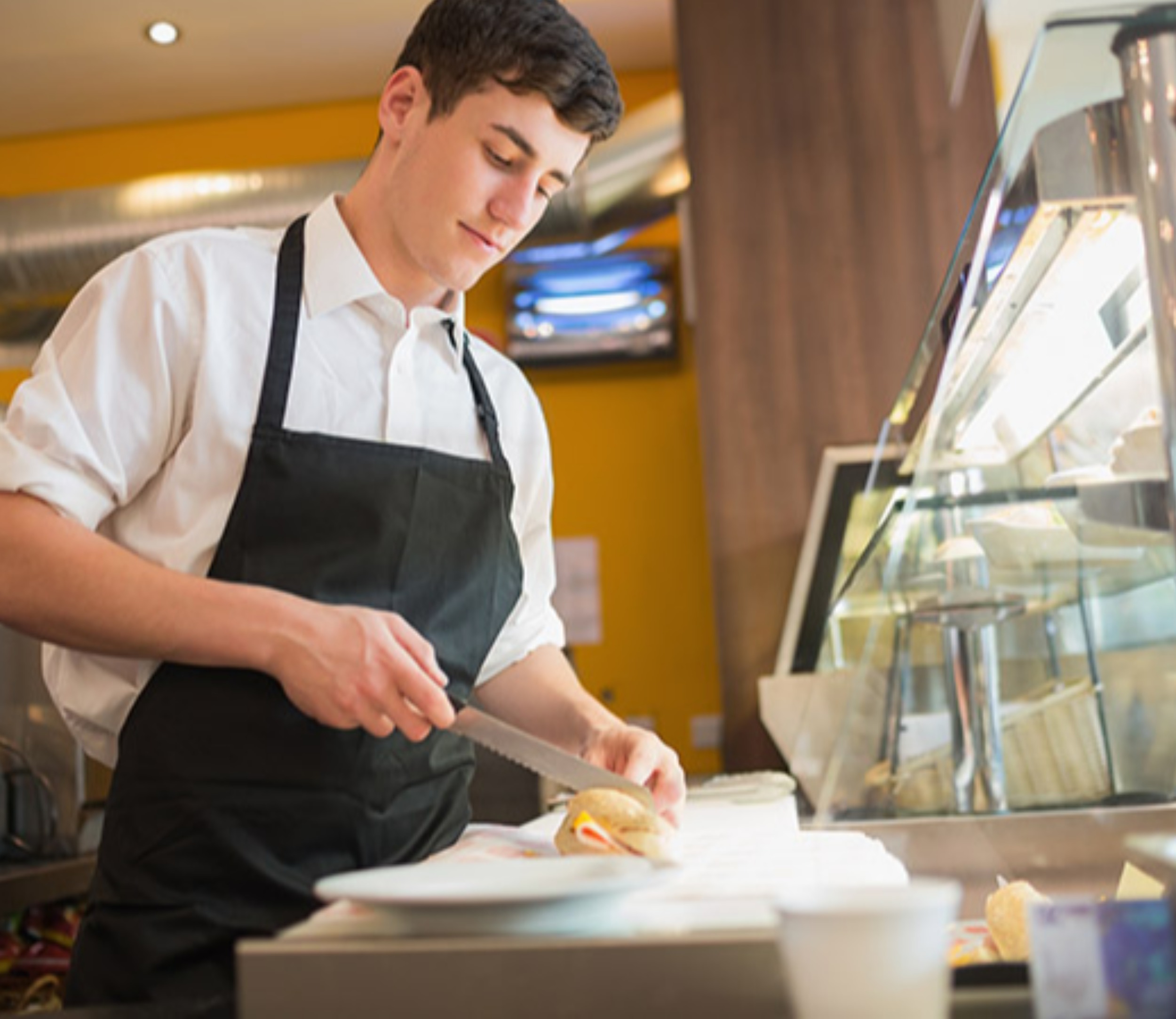 Se solicita persona bilingüe para Deli