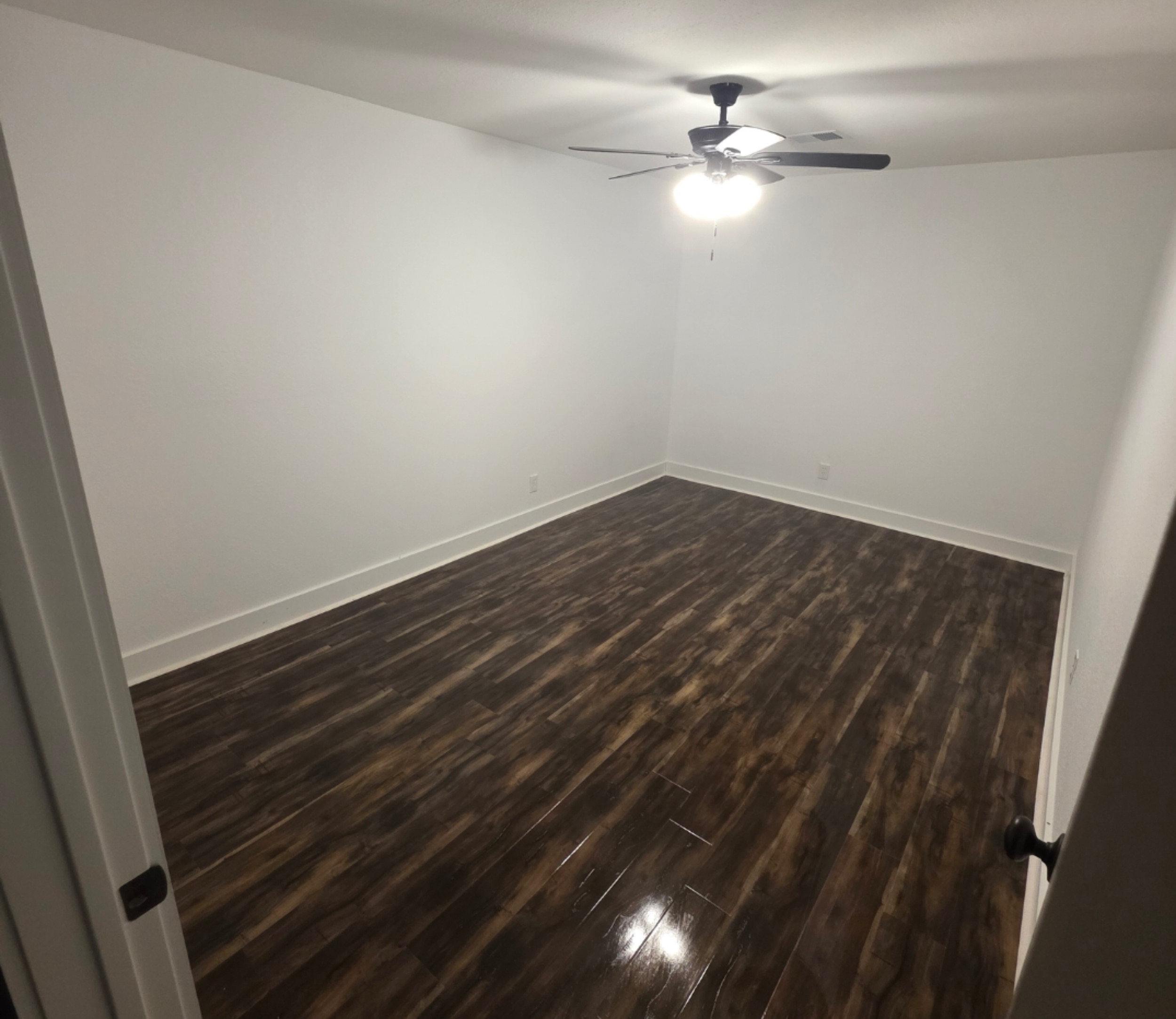 Se rentan cuartos en casa.