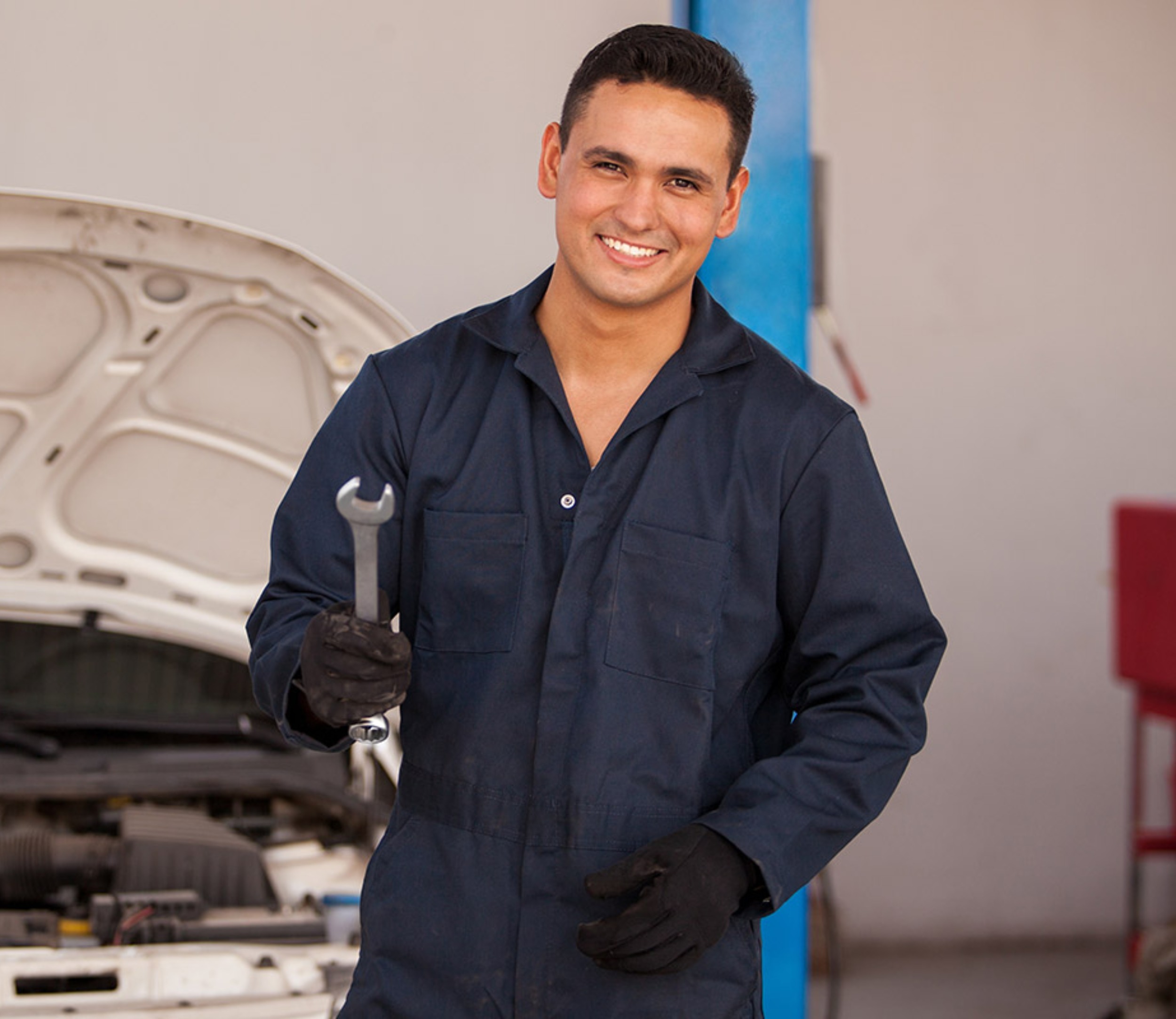 Motor Haus Services & Collision solicita: